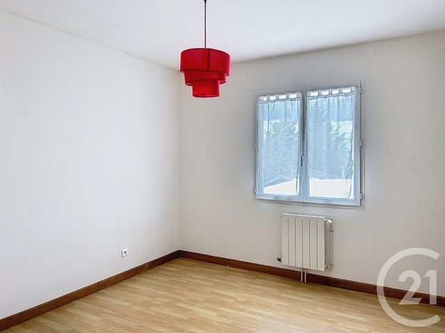 Maison &agrave; louer - 4 pi&egrave;ces - 97,50 m2 - St Michel - 16 - POITOU-CHARENTES