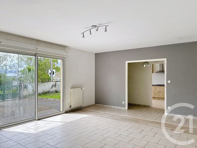 Maison &agrave; louer - 4 pi&egrave;ces - 97,50 m2 - St Michel - 16 - POITOU-CHARENTES