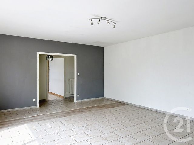 Maison &agrave; louer - 4 pi&egrave;ces - 97,50 m2 - St Michel - 16 - POITOU-CHARENTES