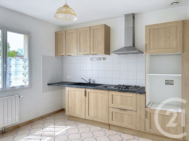 Maison &agrave; louer - 4 pi&egrave;ces - 97,50 m2 - St Michel - 16 - POITOU-CHARENTES