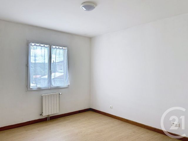 Maison &agrave; louer - 4 pi&egrave;ces - 97,50 m2 - St Michel - 16 - POITOU-CHARENTES
