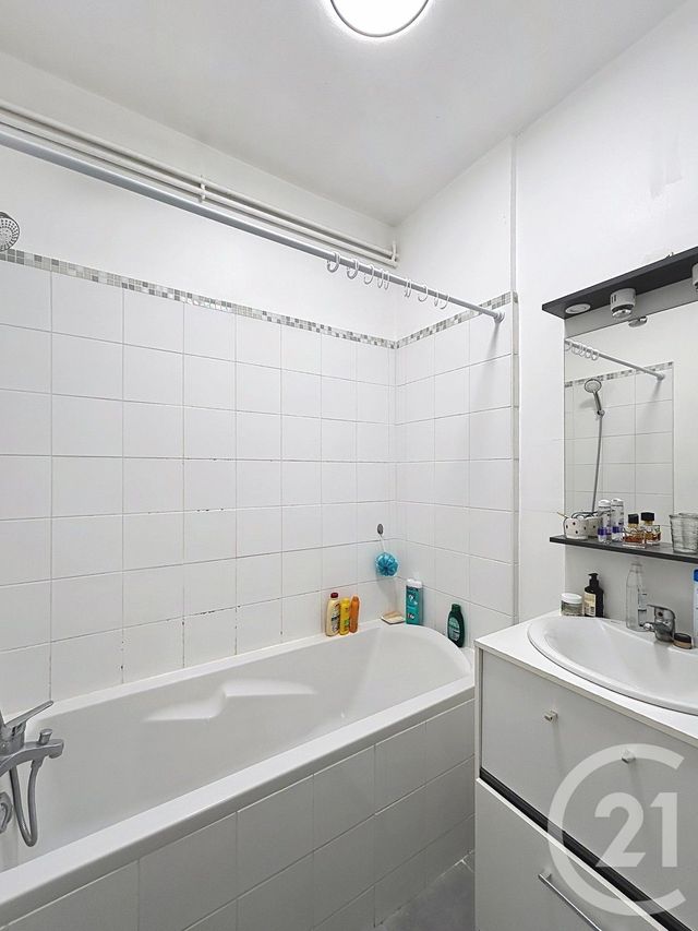 Appartement F3 &agrave; louer - 3 pi&egrave;ces - 60,20 m2 - Angouleme - 16 - POITOU-CHARENTES
