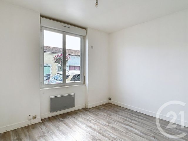 Appartement F1 &agrave; louer - 1 pi&egrave;ce - 16,54 m2 - St Yrieix Sur Charente - 16 - POITOU-CHARENTES