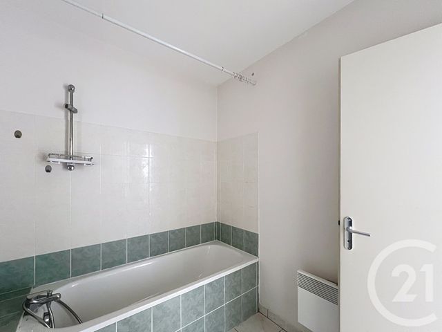 Appartement F3 &agrave; louer - 3 pi&egrave;ces - 57,32 m2 - Angouleme - 16 - POITOU-CHARENTES