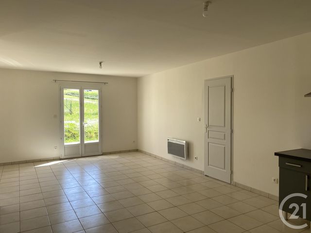 Maison &agrave; louer - 3 pi&egrave;ces - 71,30 m2 - Ruelle Sur Touvre - 16 - POITOU-CHARENTES