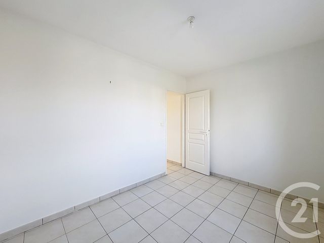 Maison &agrave; louer - 3 pi&egrave;ces - 71,30 m2 - Ruelle Sur Touvre - 16 - POITOU-CHARENTES