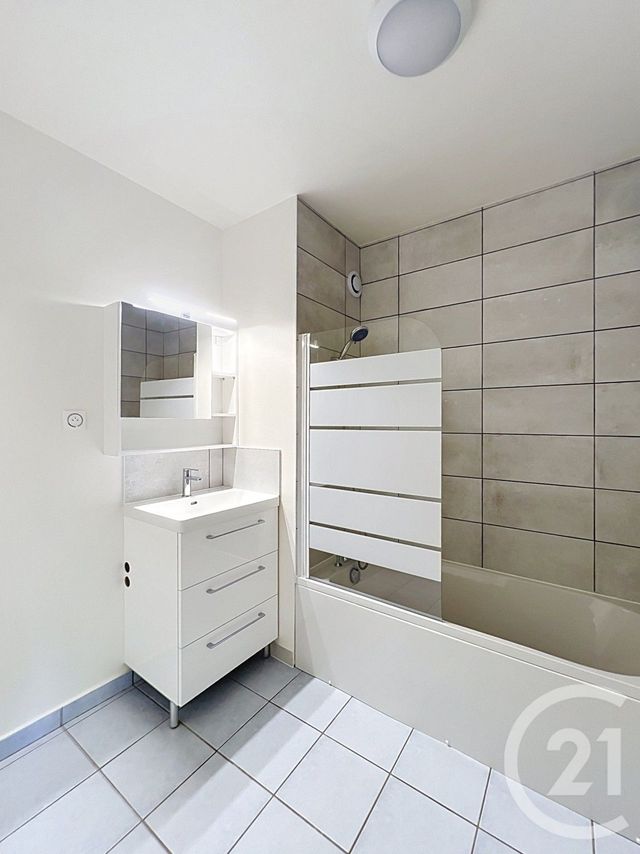 Appartement F3 &agrave; louer - 3 pi&egrave;ces - 70,14 m2 - Angouleme - 16 - POITOU-CHARENTES