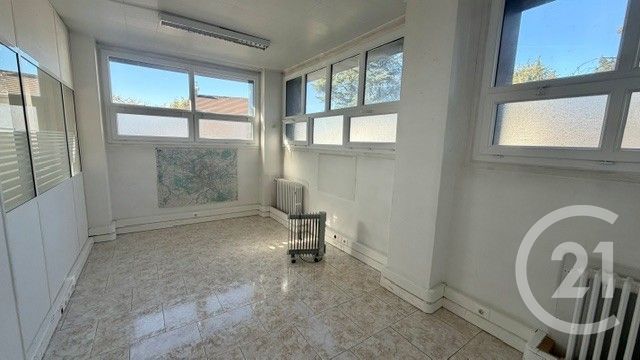 Bureaux à louer - 136.0 m2 - 95 - Val-d'Oise