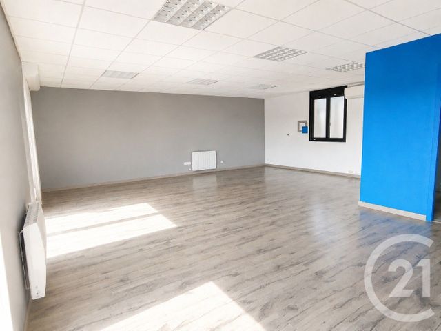 Local commercial à louer - 76.0 m2 - 46 - Lot