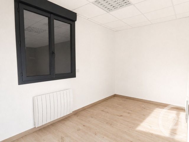 Local commercial à louer - 76.0 m2 - 46 - Lot