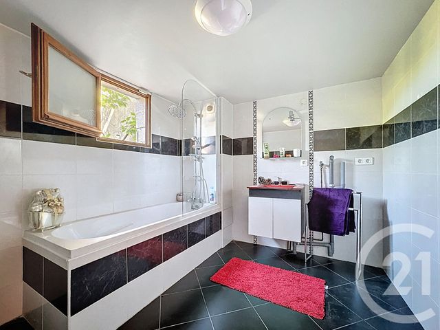 Maison à vendre - 7 pièces - 182,70 m2 - Montfermeil - 93 - ILE-DE-FRANCE