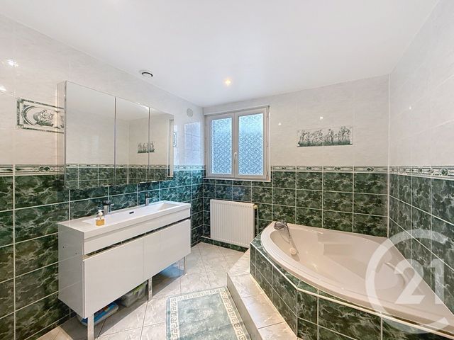 Maison &agrave; vendre - 7 pi&egrave;ces - 145,54 m2 - Chelles - 77 - ILE-DE-FRANCE