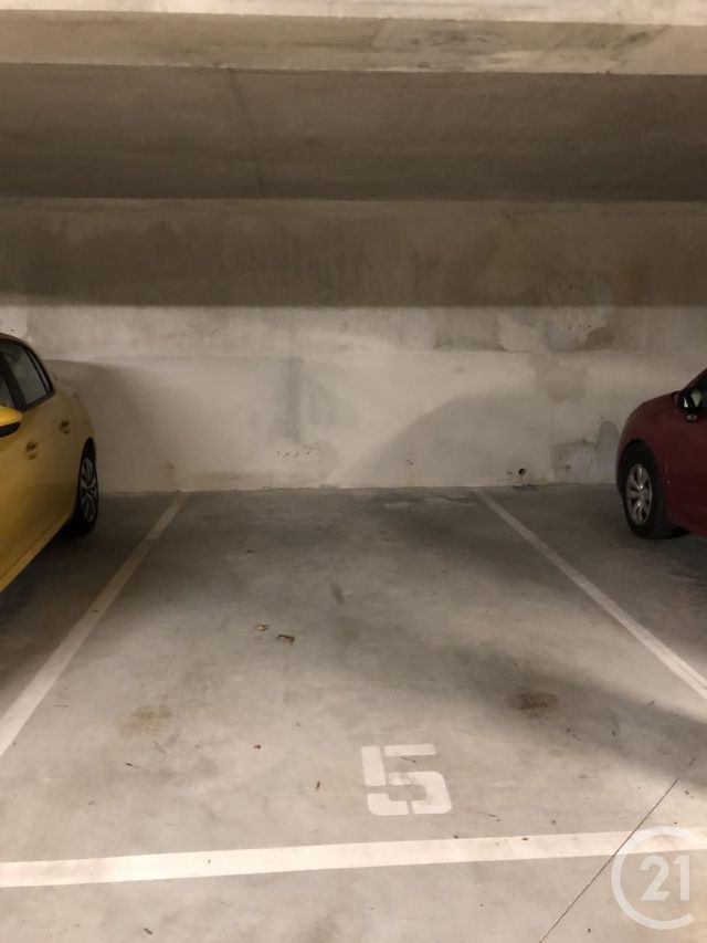 parking - FOUGERES - 35
