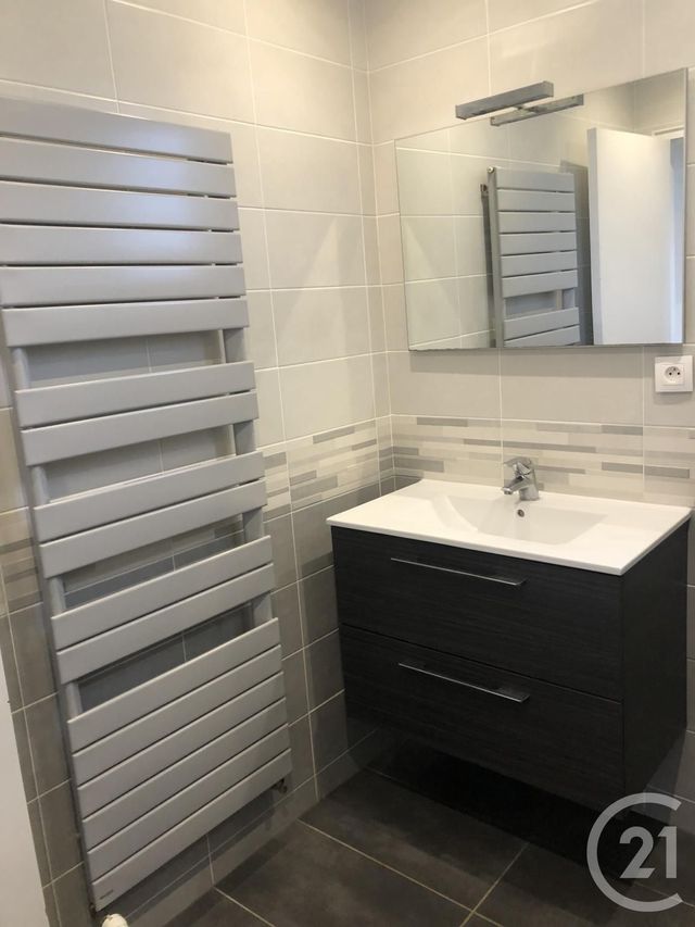 Maison &agrave; louer - 4 pi&egrave;ces - 82,29 m2 - St Hilaire Des Landes - 35 - BRETAGNE