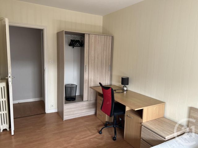 Appartement à louer - 4 pièces - 9,66 m2 - Fougeres - 35 - BRETAGNE