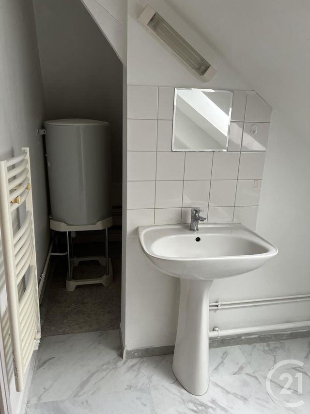 Appartement à louer - 2 pièces - 26 m2 - Fougeres - 35 - BRETAGNE