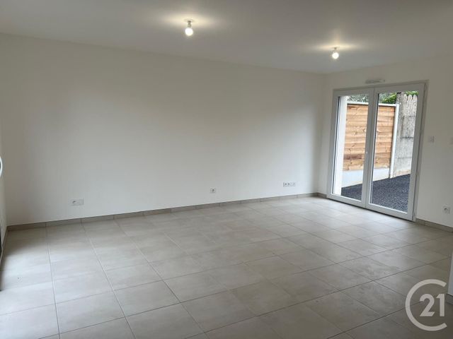 Maison &agrave; louer - 4 pi&egrave;ces - 75,98 m2 - Fougeres - 35 - BRETAGNE