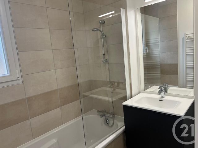 Maison &agrave; louer - 4 pi&egrave;ces - 75,98 m2 - Fougeres - 35 - BRETAGNE