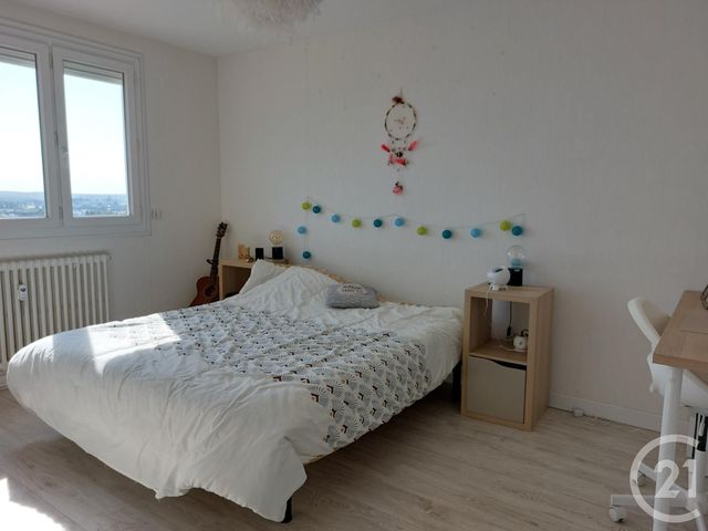 Appartement T3 &agrave; louer - 3 pi&egrave;ces - 76,47 m2 - Fougeres - 35 - BRETAGNE