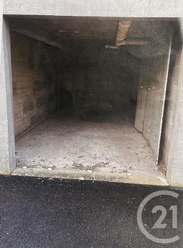 Parking &agrave; louer - 15 m2 - Fougeres - 35 - BRETAGNE