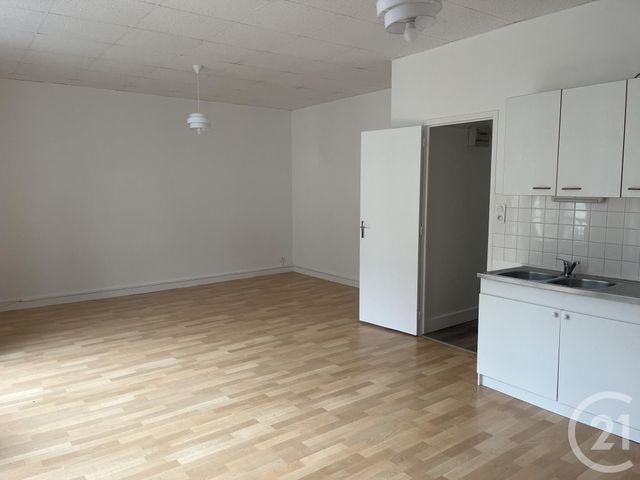 Appartement T3 &agrave; louer - 2 pi&egrave;ces - 66,10 m2 - Fougeres - 35 - BRETAGNE