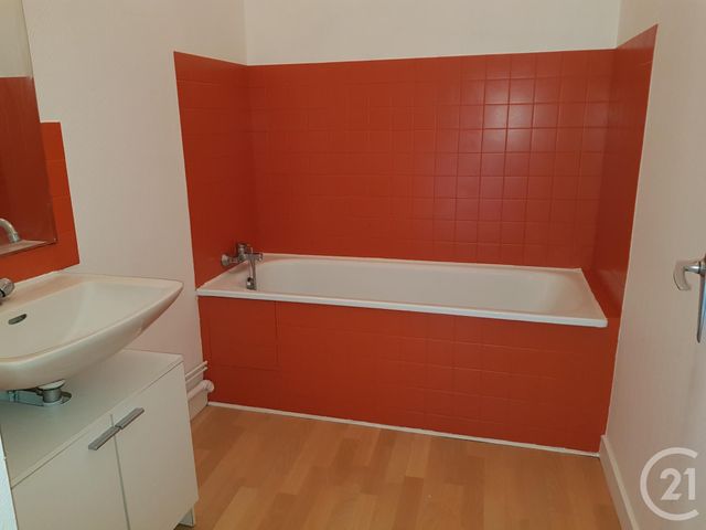 Appartement T3 &agrave; louer - 2 pi&egrave;ces - 66,10 m2 - Fougeres - 35 - BRETAGNE