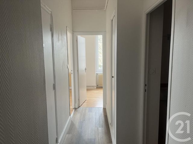 Appartement T3 &agrave; louer - 2 pi&egrave;ces - 66,10 m2 - Fougeres - 35 - BRETAGNE