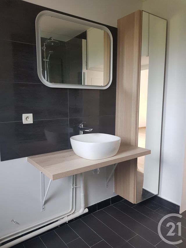 Appartement T3 &agrave; louer - 3 pi&egrave;ces - 66,26 m2 - Fougeres - 35 - BRETAGNE