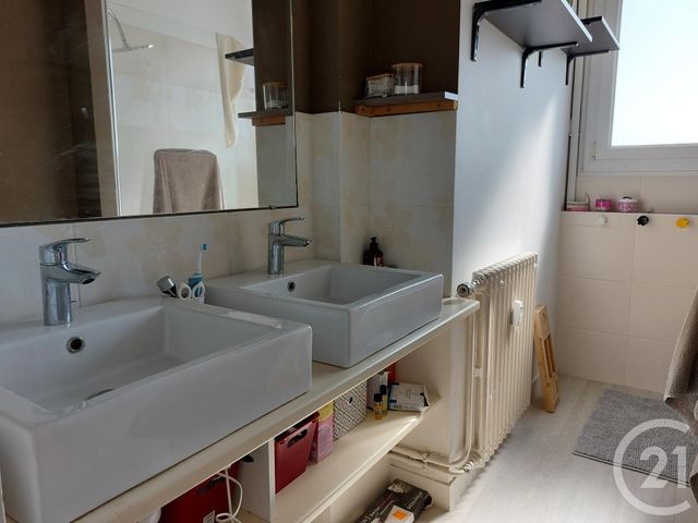 Appartement T3 &agrave; vendre - 3 pi&egrave;ces - 76,47 m2 - Fougeres - 35 - BRETAGNE