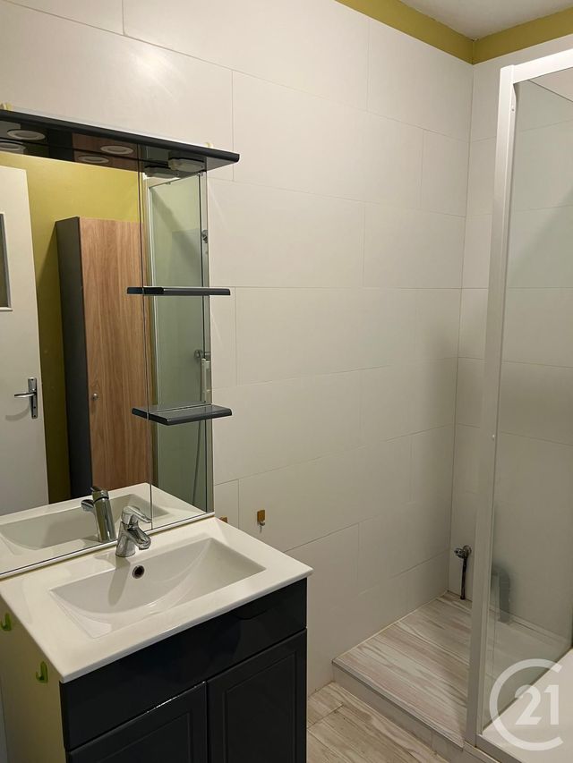 Appartement &agrave; louer - 3 pi&egrave;ces - 62,43 m2 - Fougeres - 35 - BRETAGNE