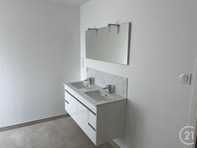 Maison &agrave; louer - 4 pi&egrave;ces - 118,80 m2 - Le Chatellier - 35 - BRETAGNE