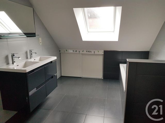 Maison &agrave; louer - 4 pi&egrave;ces - 137,50 m2 - Maen Roch - 35 - BRETAGNE