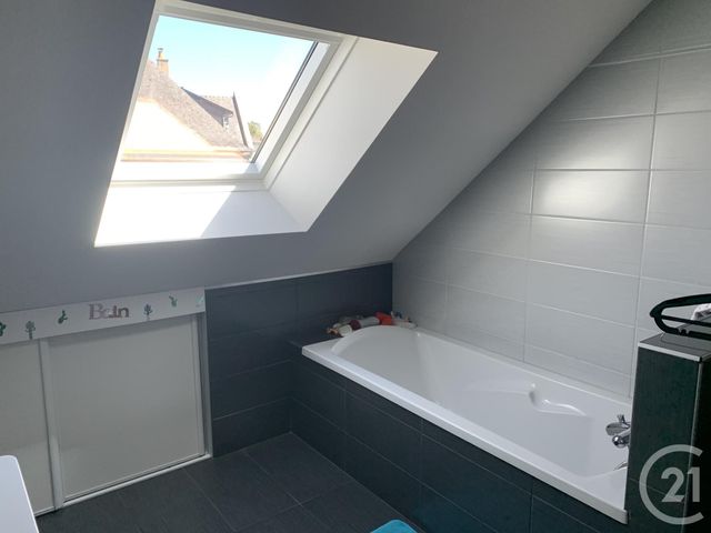 Maison &agrave; louer - 4 pi&egrave;ces - 137,50 m2 - Maen Roch - 35 - BRETAGNE
