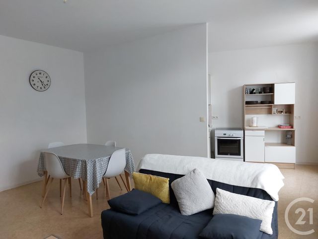 Appartement T3 &agrave; louer - 3 pi&egrave;ces - 59,01 m2 - Fougeres - 35 - BRETAGNE