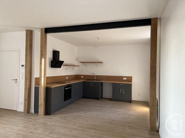 Appartement &agrave; louer - 3 pi&egrave;ces - 79,44 m2 - Fougeres - 35 - BRETAGNE