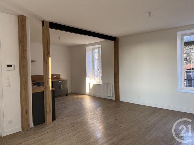 Appartement &agrave; louer - 3 pi&egrave;ces - 79,44 m2 - Fougeres - 35 - BRETAGNE