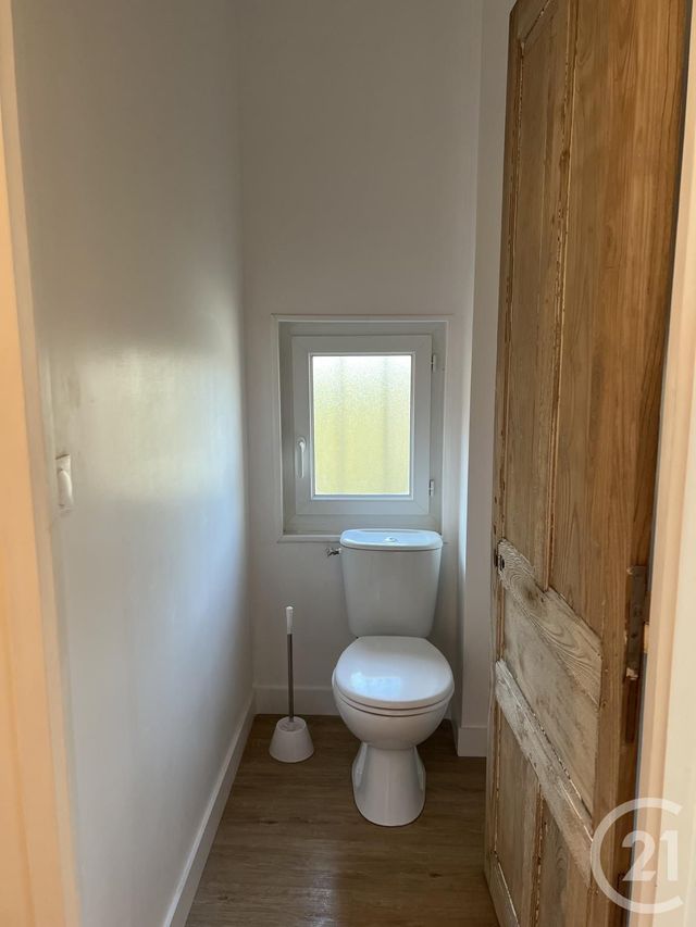 Appartement &agrave; louer - 3 pi&egrave;ces - 79,44 m2 - Fougeres - 35 - BRETAGNE
