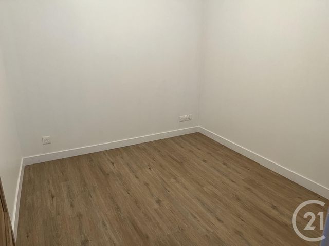 Appartement &agrave; louer - 3 pi&egrave;ces - 79,44 m2 - Fougeres - 35 - BRETAGNE