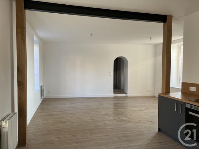 Appartement &agrave; louer - 3 pi&egrave;ces - 79,44 m2 - Fougeres - 35 - BRETAGNE