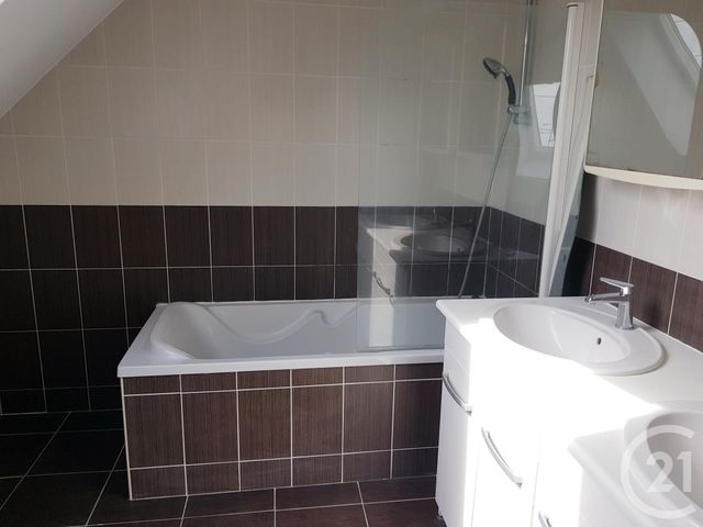 Maison &agrave; louer - 4 pi&egrave;ces - 90 m2 - Fougeres - 35 - BRETAGNE