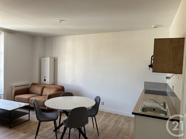 Appartement &agrave; louer - 2 pi&egrave;ces - 44,89 m2 - Fougeres - 35 - BRETAGNE