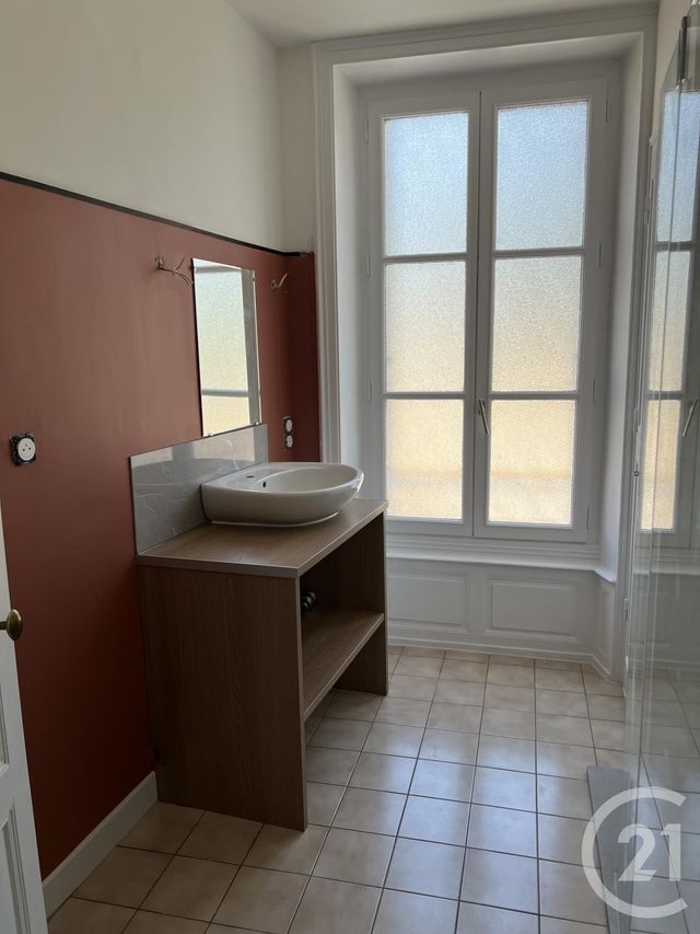 Appartement &agrave; louer - 2 pi&egrave;ces - 44,89 m2 - Fougeres - 35 - BRETAGNE