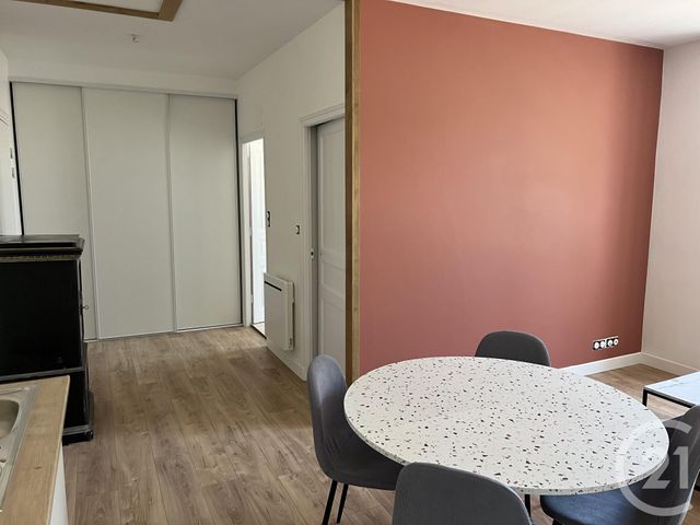 Appartement &agrave; louer - 2 pi&egrave;ces - 44,89 m2 - Fougeres - 35 - BRETAGNE