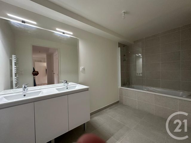 Appartement F5 &agrave; vendre - 5 pi&egrave;ces - 106,19 m2 - Fougeres - 35 - BRETAGNE