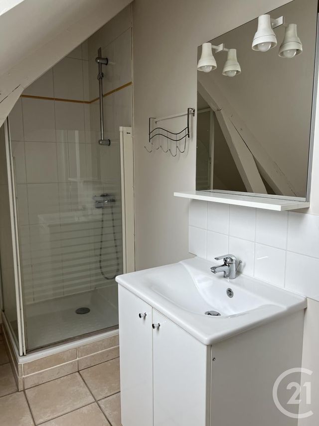 Appartement T2 &agrave; louer - 3 pi&egrave;ces - 28,40 m2 - Fougeres - 35 - BRETAGNE