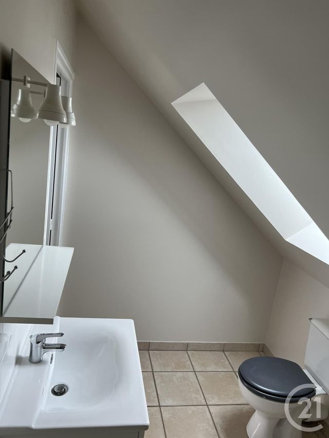 Appartement T2 &agrave; louer - 3 pi&egrave;ces - 28,40 m2 - Fougeres - 35 - BRETAGNE