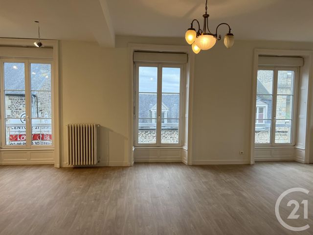 Appartement &agrave; louer - 3 pi&egrave;ces - 96,10 m2 - Fougeres - 35 - BRETAGNE