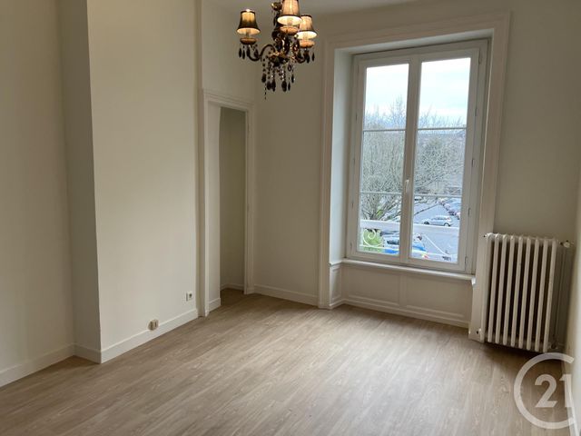 Appartement &agrave; louer - 3 pi&egrave;ces - 96,10 m2 - Fougeres - 35 - BRETAGNE