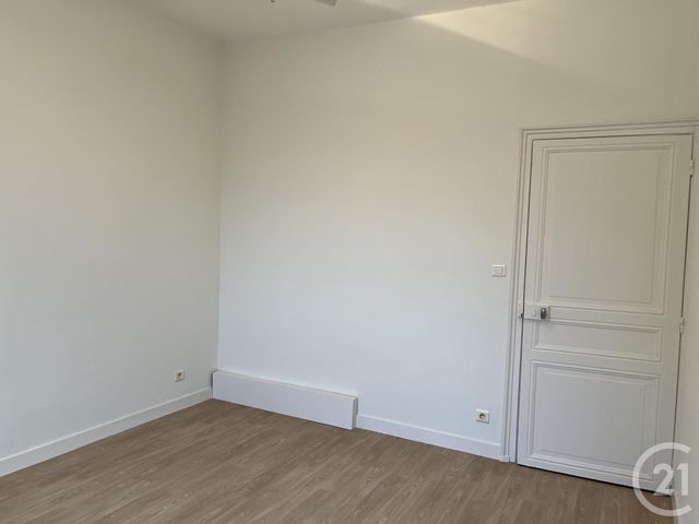 Appartement &agrave; louer - 3 pi&egrave;ces - 96,10 m2 - Fougeres - 35 - BRETAGNE