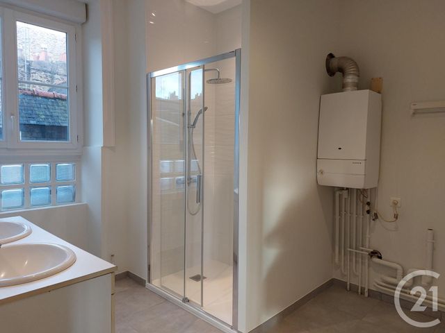 Appartement &agrave; louer - 3 pi&egrave;ces - 96,10 m2 - Fougeres - 35 - BRETAGNE